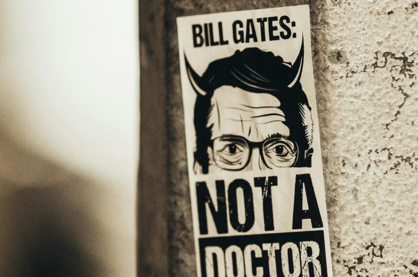 Plakat Verschwörungserzählung Bill Gates